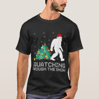 Squatching Through The Snow - Bigfoot Christmas Sa T-Shirt
