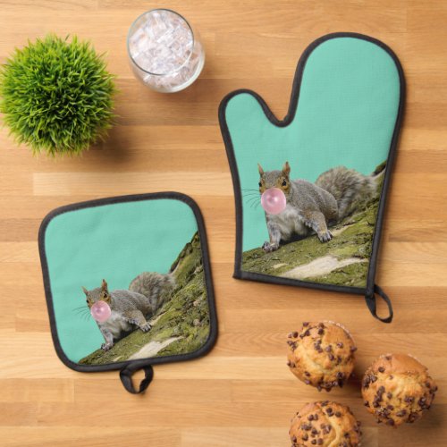 Squirrel Blowing a Bubblegum Bubble Animal Photo Oven Mitt  Pot Holder Set