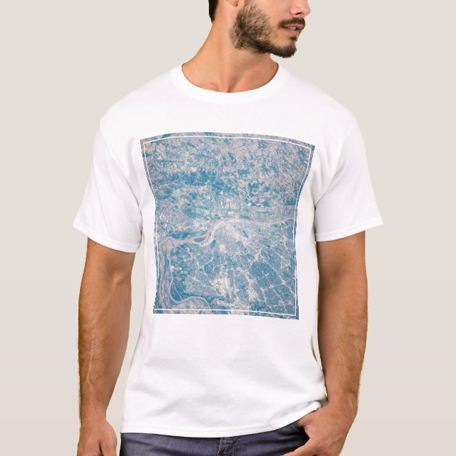 St. Louis, Missouri Along The Mississippi River. T-Shirt (Front)