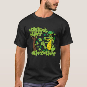 St Patrick Day Alligator Shamrock Saint Pattys Men T-Shirt
