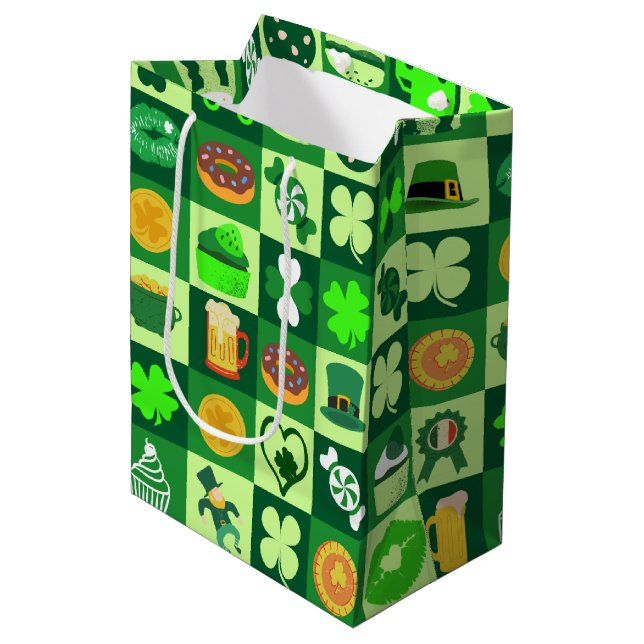 St. Patrick’s Day Icons Seamless Pattern Medium Gift Bag (Front Angled)