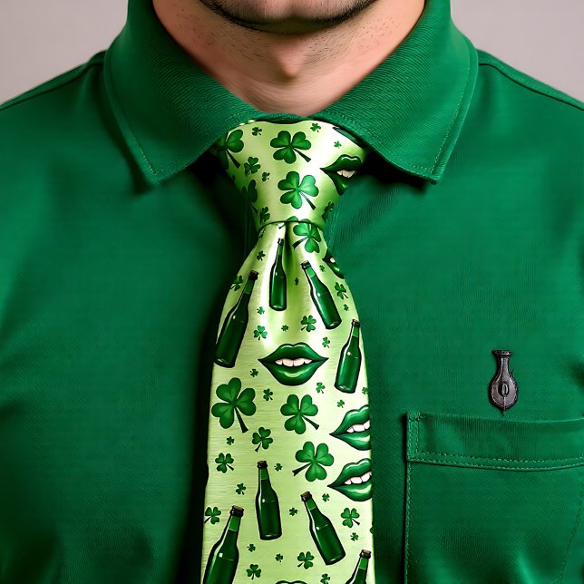 St. Patrick’s Day Sip & Smirk Necktie (St. Patrick’s Day Sip & Smirk Necktie)