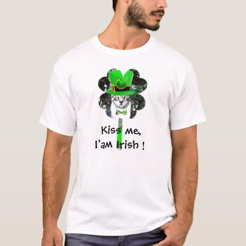 ST PATRICKS DAY CAT WITH GREEN CLOVER T_Shirt
