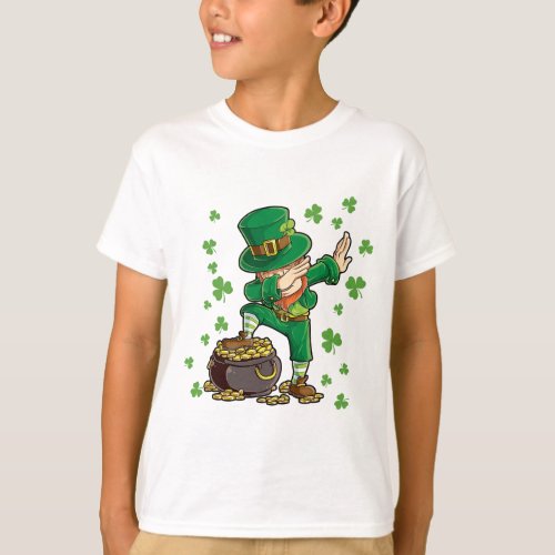 St Patricks Day Dabbing Leprechaun Boys kids T_Shirt