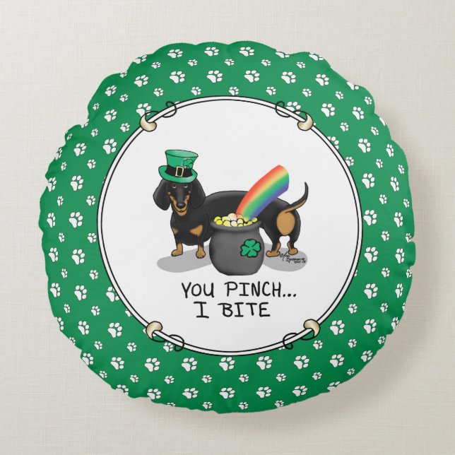 St. Patrick's Day Dachshund (black & tan) dog Round Pillow (Front)