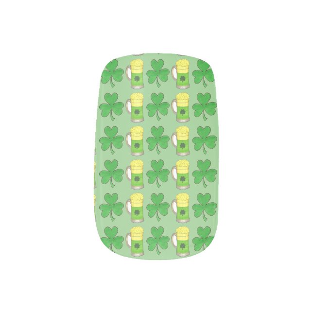 St. Patrick's Day Green Shamrock Beer Mug Nail Art (Right Thumb)