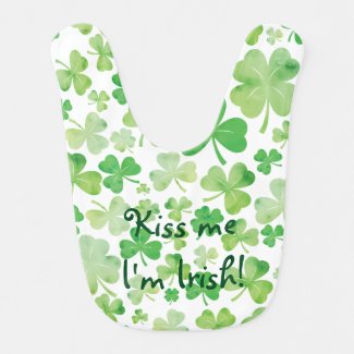 St Patricks Day Green Watercolour Shamrock Pattern