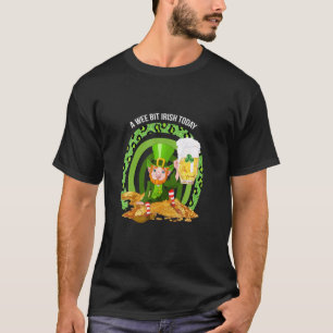 St Patrick's Day Irish Gnome Drink Wine Shamrock R T-Shirt