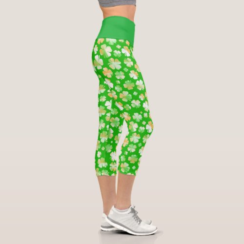 St Patricks Day Variegated Shamrocks Pattern Capri Leggings