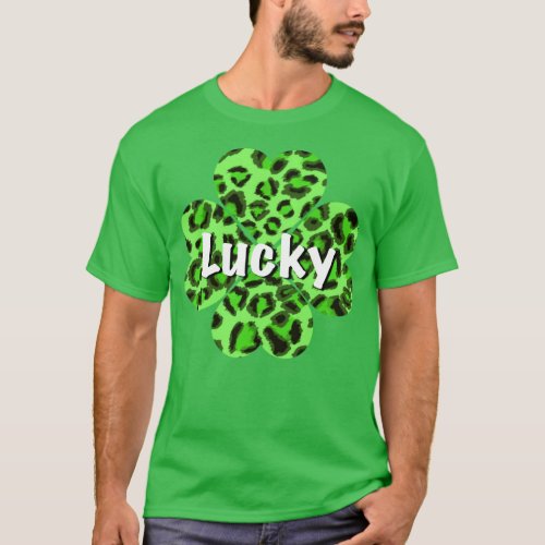 St Pattys day Green cheetah leopard shamrock     T_Shirt
