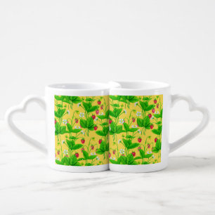 Starwberry garden on yellow coffee mug set