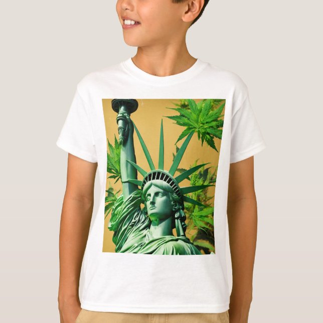 Statue of Liberty with a Twist – Cannabis Leaf Ani T-Shirt (Front)