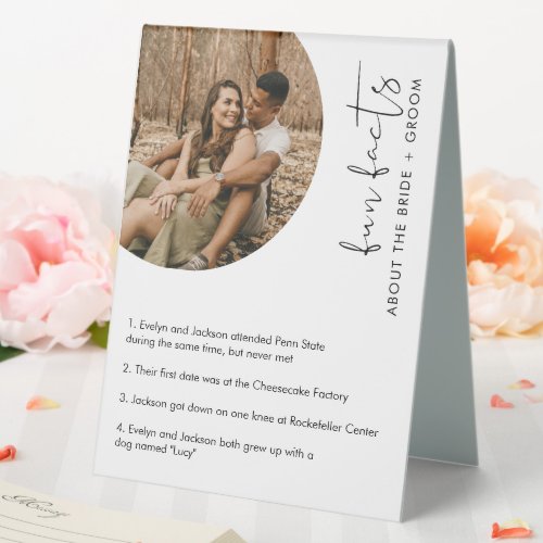 STELLA Fun Facts About the Bride and Groom Card Table Tent Sign