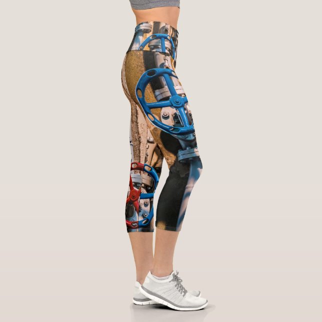 Stopcock in the Schiffbau, Zurich Capri Leggings (Right)