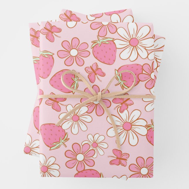 Strawberry Daisy Pattern Wrapping Paper Sheets (In situ)