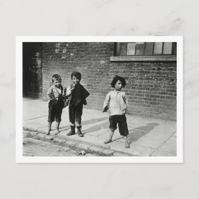 Street urchins in Lambeth (b/w photo) Postcard (Front)