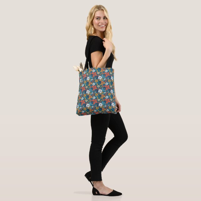 Strong Summer Floral Pattern Tote Bag (On Model)