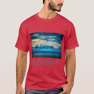Stunning snowy mountains in Alaska rise above clou T-Shirt
