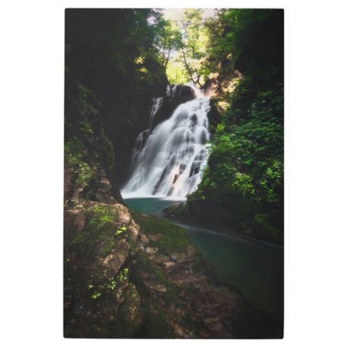 Stunning waterfall Šum in magical forest Metal Print