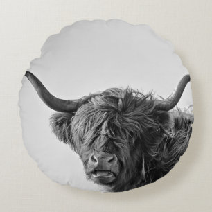 Sturdy highland cow in monochrome round pillow