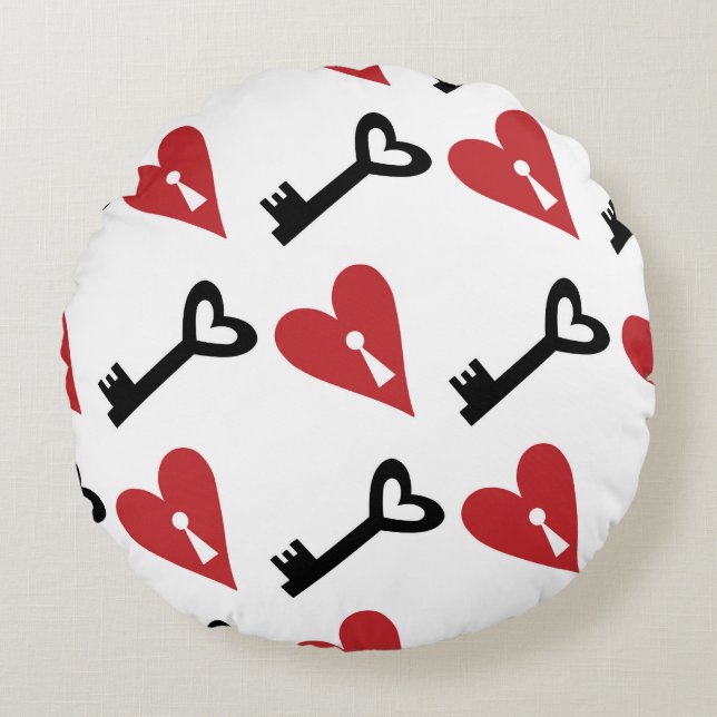 Stylish graphic seamless pattern with hearts and k round pillow (Front)