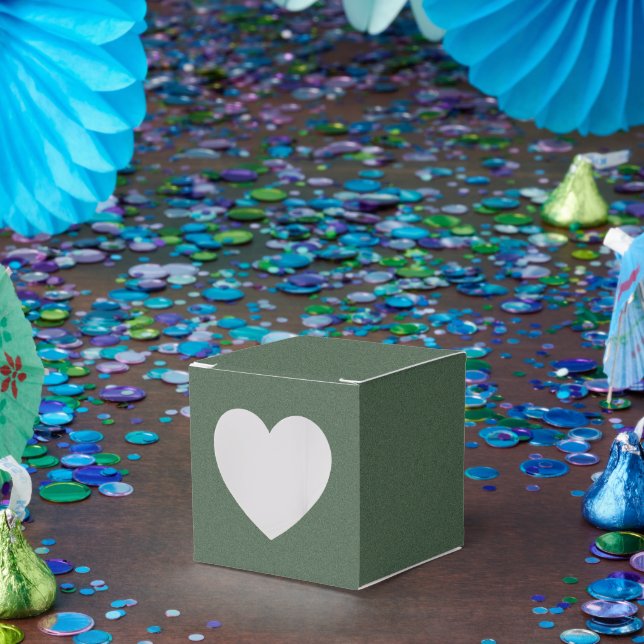 Stylish Green Pattern Luxury Party Treat Heart Favor Boxes (Party)