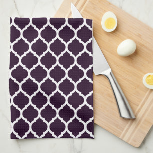 Stylish Plum Purple Moroccan Quatrefoil Pattern Towel