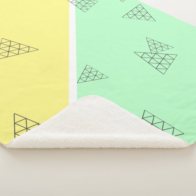 Stylish Pyramid Triangle Geometry Pastel Sherpa Blanket (3/4)