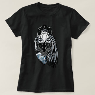 Stylish Street Queen: Trendy T-shirt with a Bold T