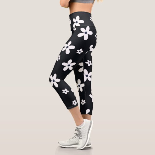 Summer Boho Black White Daisy Flowers Capri Leggings