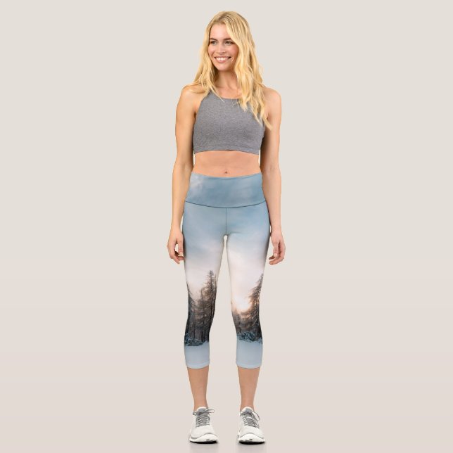 Sun behind spruce trees capri leggings (Front)