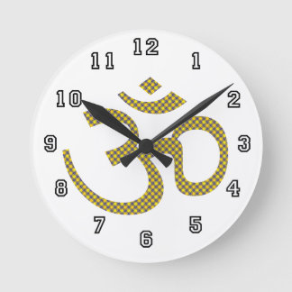 Sun patterened Om or Aum ॐ.png Round Clock