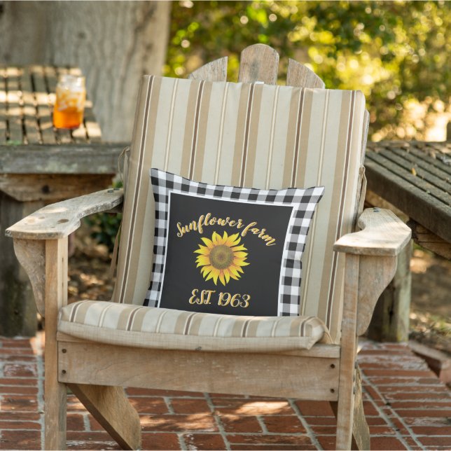 Sunflower farm throw pillow (Chair)