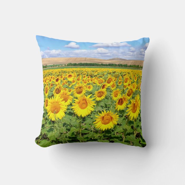 Sunflower field throw pillow (Front)