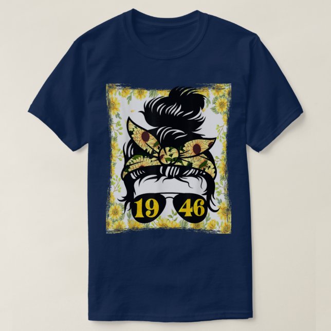 Sunflower mom born in 1946 birthday gardening woma T-Shirt (Design Front)
