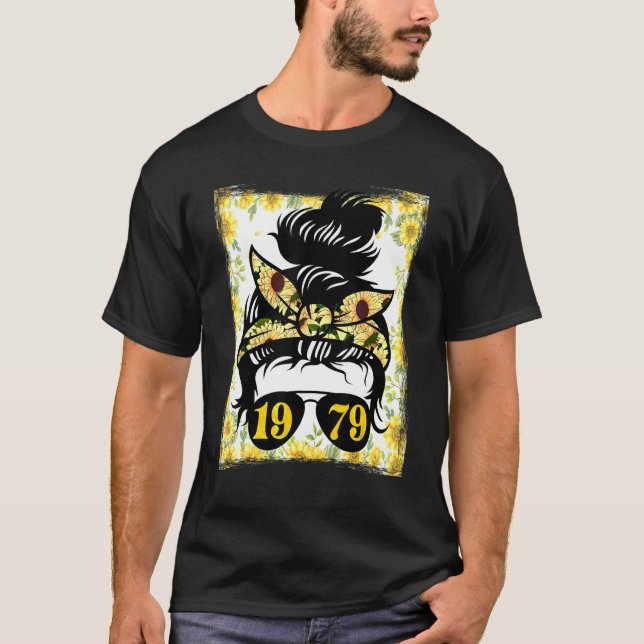 Sunflower Mom Born In 1979 Birthday Gardening Woma T-Shirt (Front)