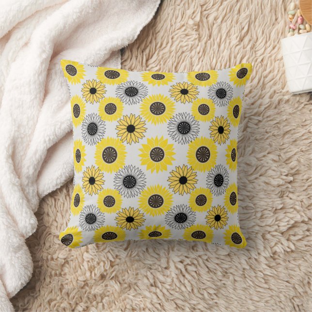 Sunflowers bx4 Design 2 OffWhite BG Throw Pillow (Blanket)