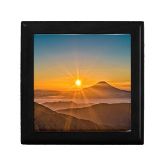 Sunrise between the hills gift box