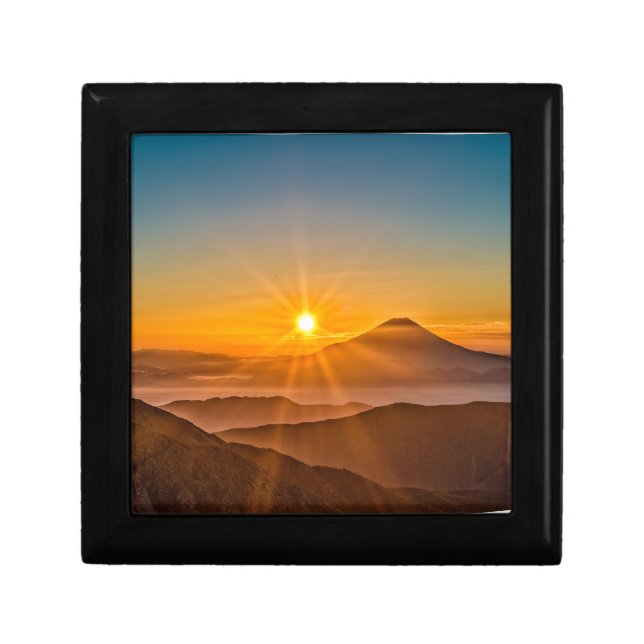 Sunrise between the hills gift box (Front)