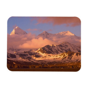 Sunrise over the mountain ranges on South Magnet