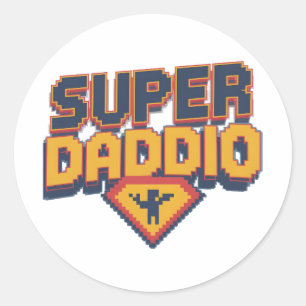 Super Daddio – Funny 8-Bit Design for Father’s Day Classic Round Sticker