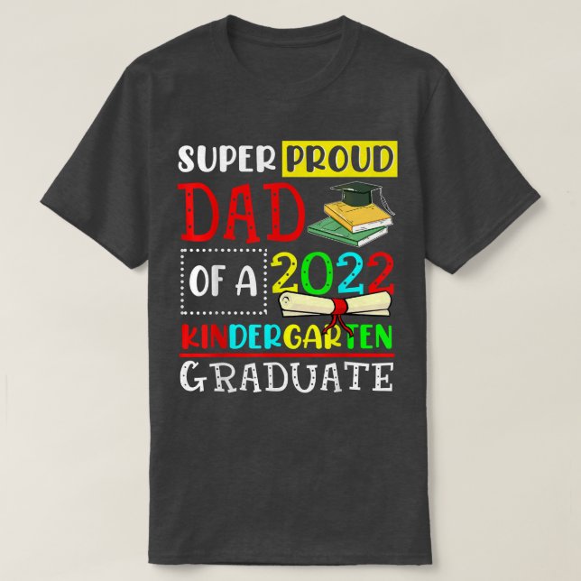 Super Proud Dad Of A Class Of 2022 Kindergarten Gr T-Shirt (Design Front)