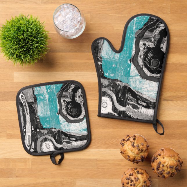 Surface Current – Abstract Flow & Structure Oven M Oven Mitt & Pot Holder Set (Top Down)