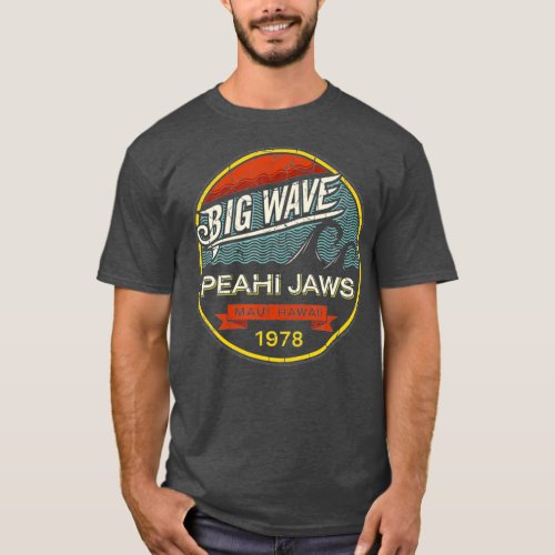 Surfing Hawaii Peahi Jaws Maui Hawaii Retro T_Shirt