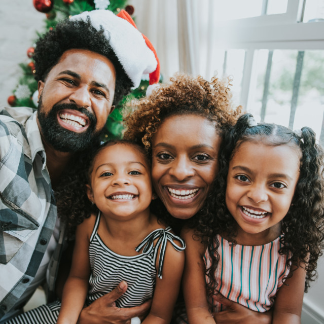 Say cheese! It’s time for holiday photos!