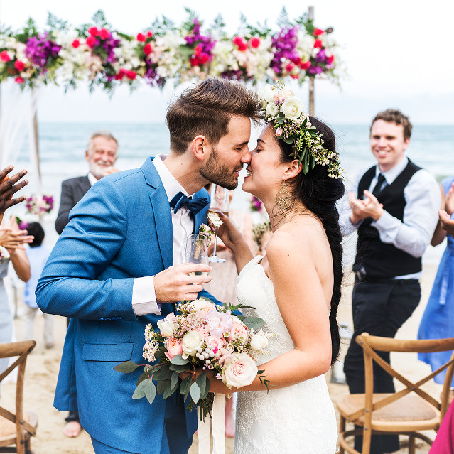 How Many People Should I Invite to My Wedding?