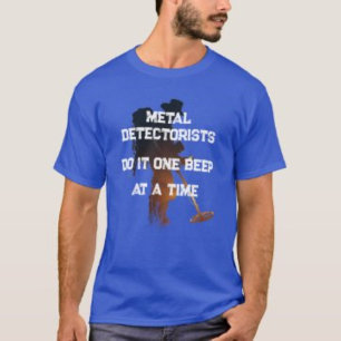KEEP CALM AND CARRY ON METAL DETECTING KEYCHAIN
