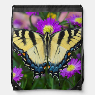 Swallowtail Butterfly on daisy Drawstring Bag