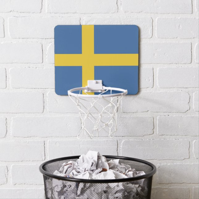 Sweden flag mini basketball hoop (In Situ)