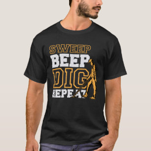 sweep beep dig repeat for detectorist metall detec T-Shirt